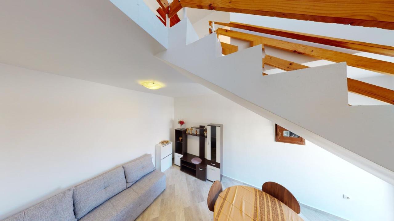 Apartments Riva Метайна Екстериор снимка
