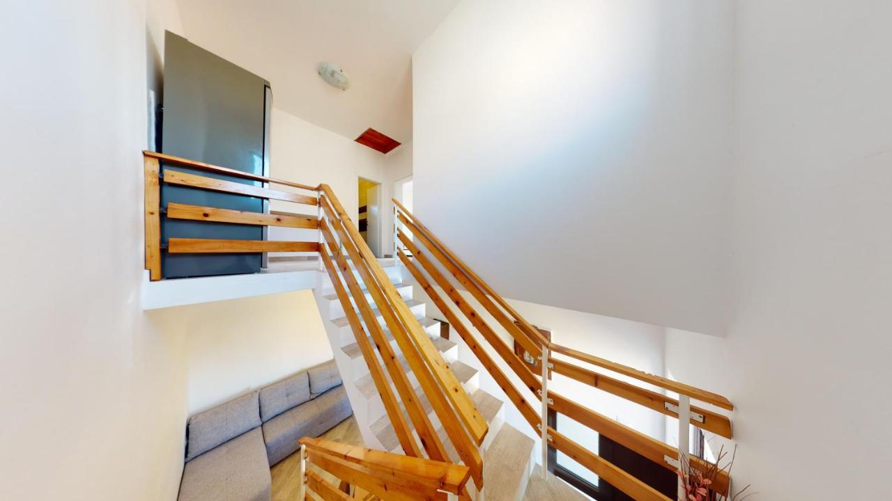 Apartments Riva Метайна Екстериор снимка
