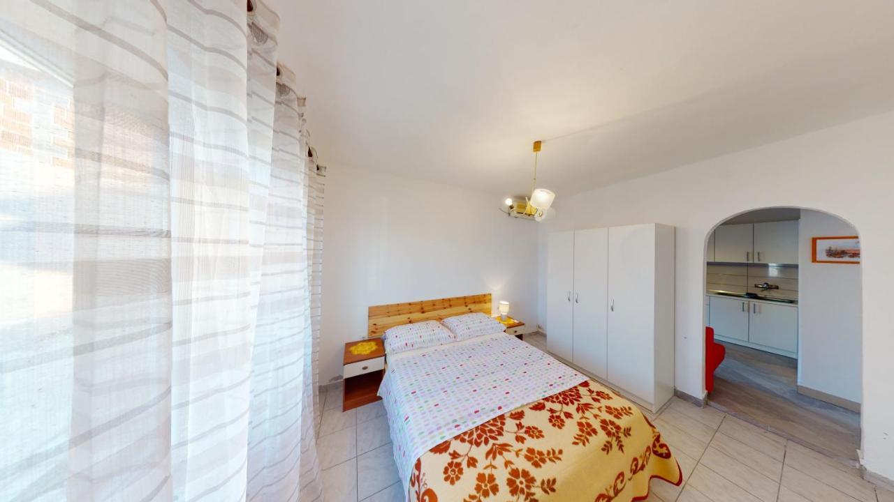 Apartments Riva Метайна Екстериор снимка