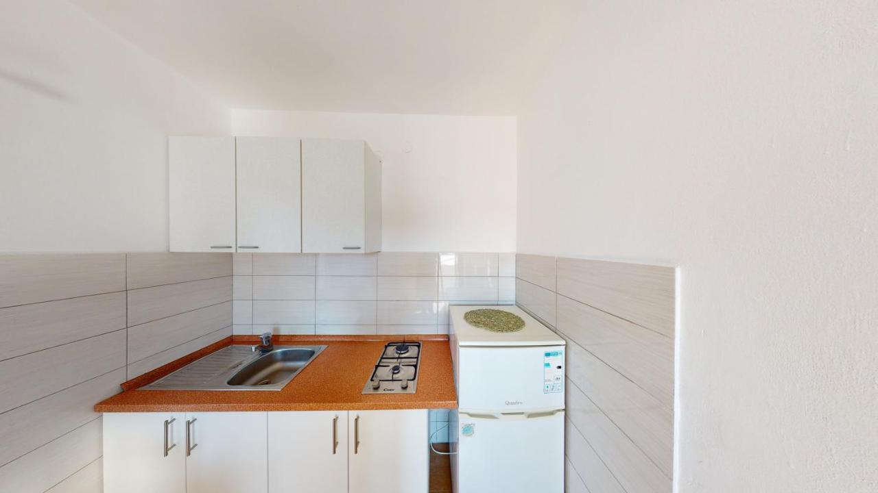 Apartments Riva Метайна Екстериор снимка